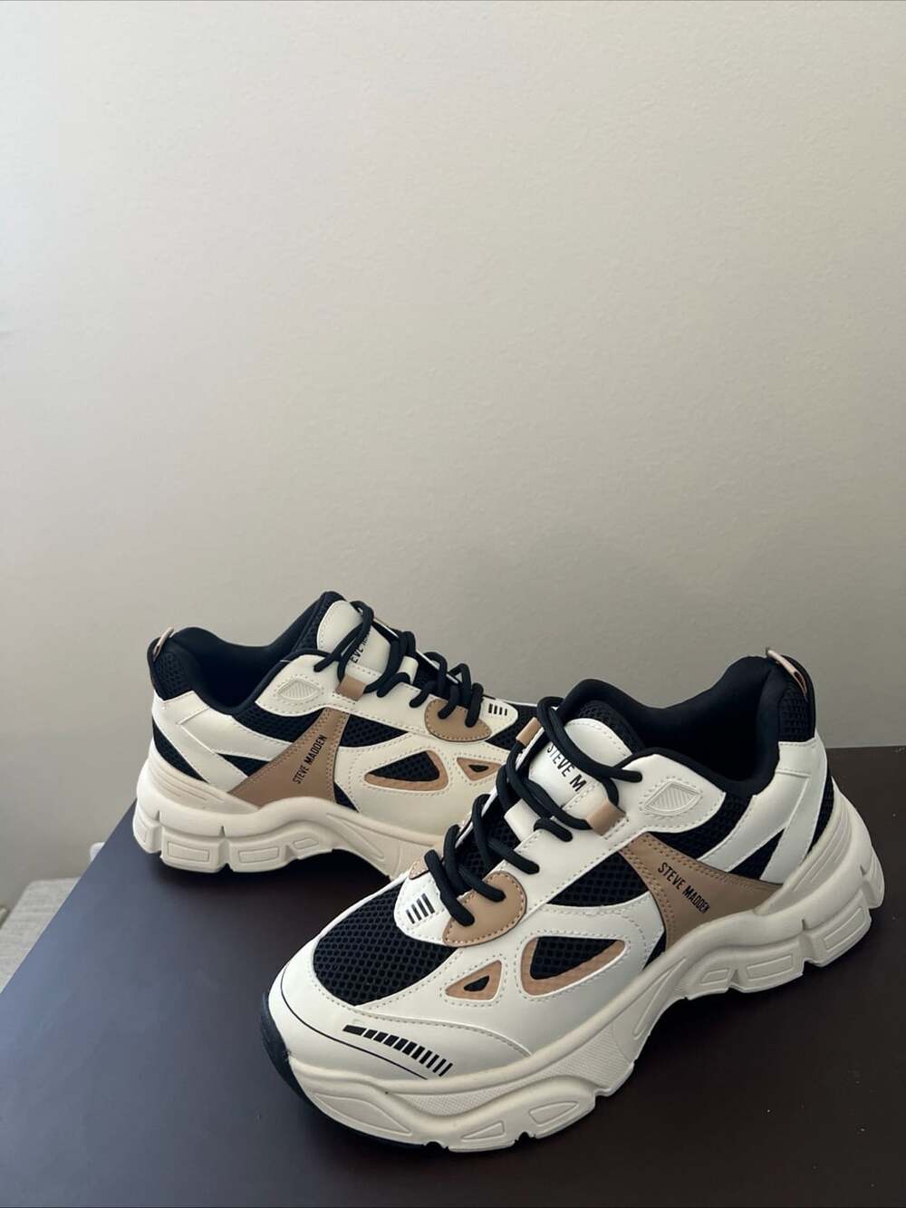 Steve Madden NWOB Clydie Chunky Y2K Sneakers Size 9M
